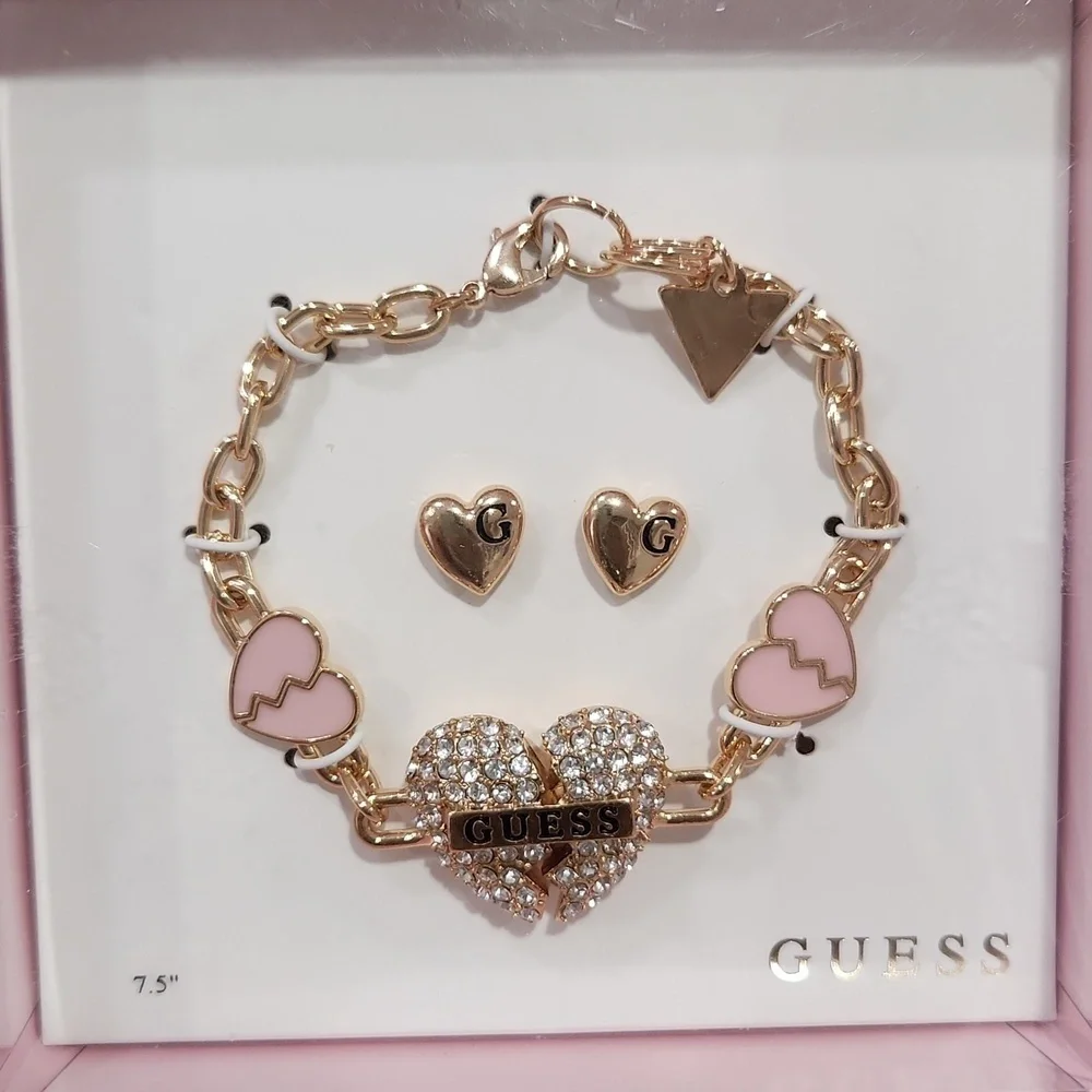 💛▪️ Guess▪️ Gold Bracelet and Earring Set in a pink Guess gift box